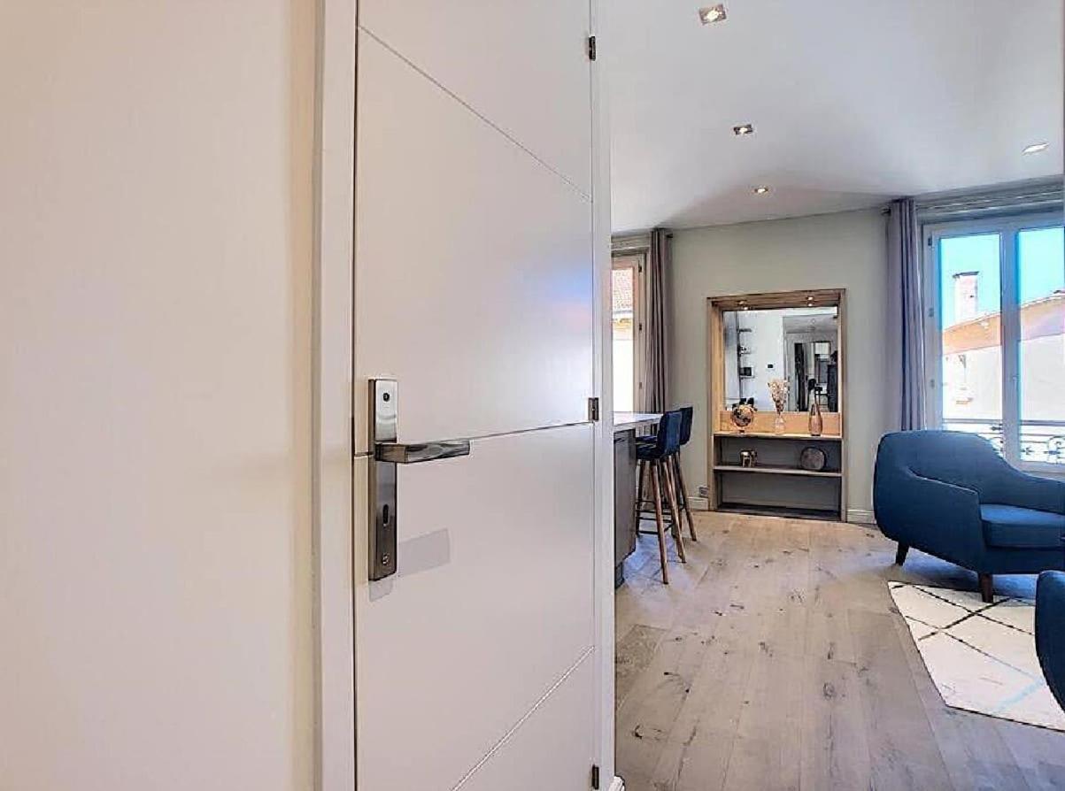 Apartment Le Spectaculaire Moderne Et Raffine, Idealement Situe A Deux Pas Du Palais Et Plages *